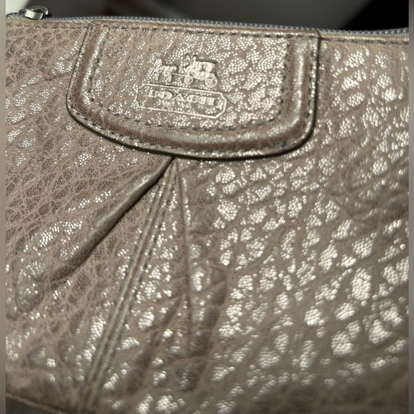 RARE Coach Madison Embossed Gunmetal Metallic Leather Wristlet Shimmer Top Zip - Picture 8 of 8